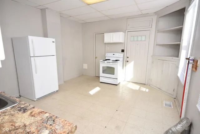 $935 | 1523 South Talbott Street, Indianapolis, IN 46225