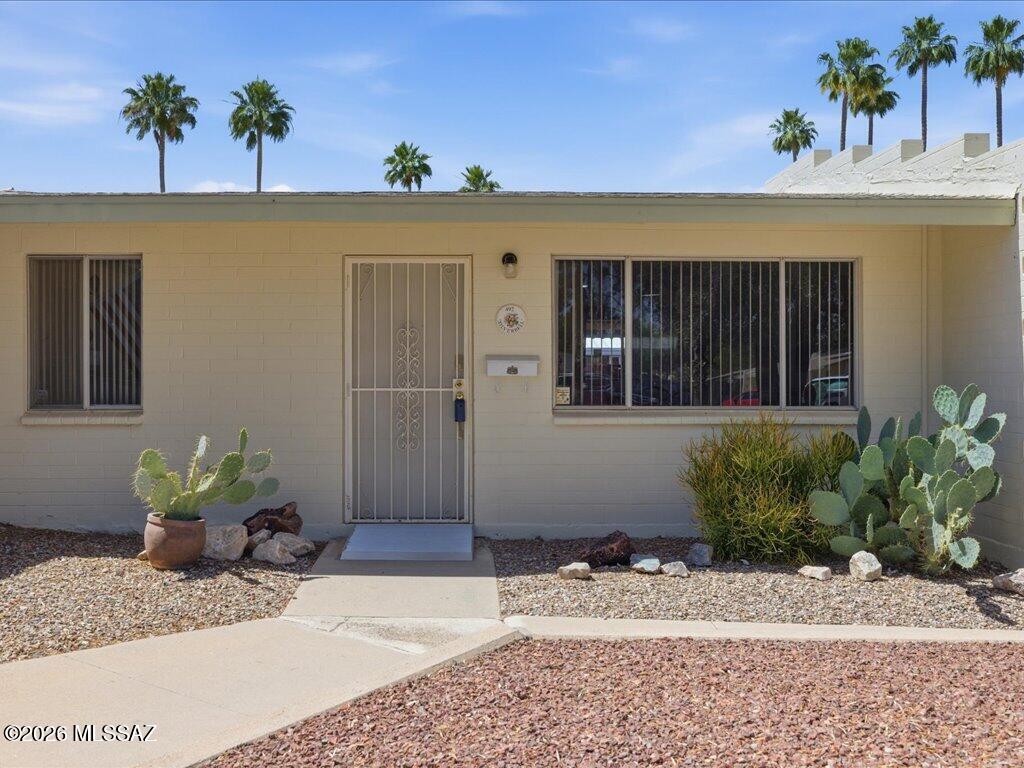 492 North Silverbell Road Tucson, AZ 85745 - Photo 3 of 33