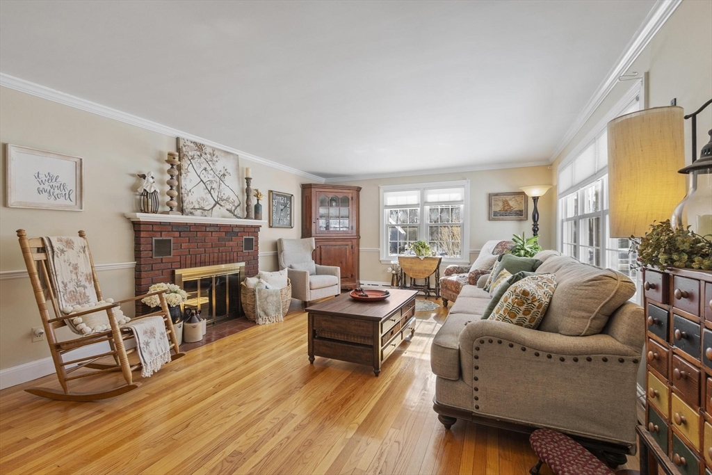 38 Knower Road Westminster, MA 01473 - Photo 3 of 40 a living room with furniture and a fireplace