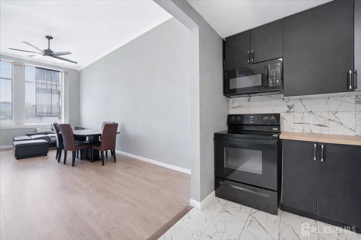 434 Lawrence Street, Unit 18 Perth Amboy, NJ 08861 - Photo 2 of 11