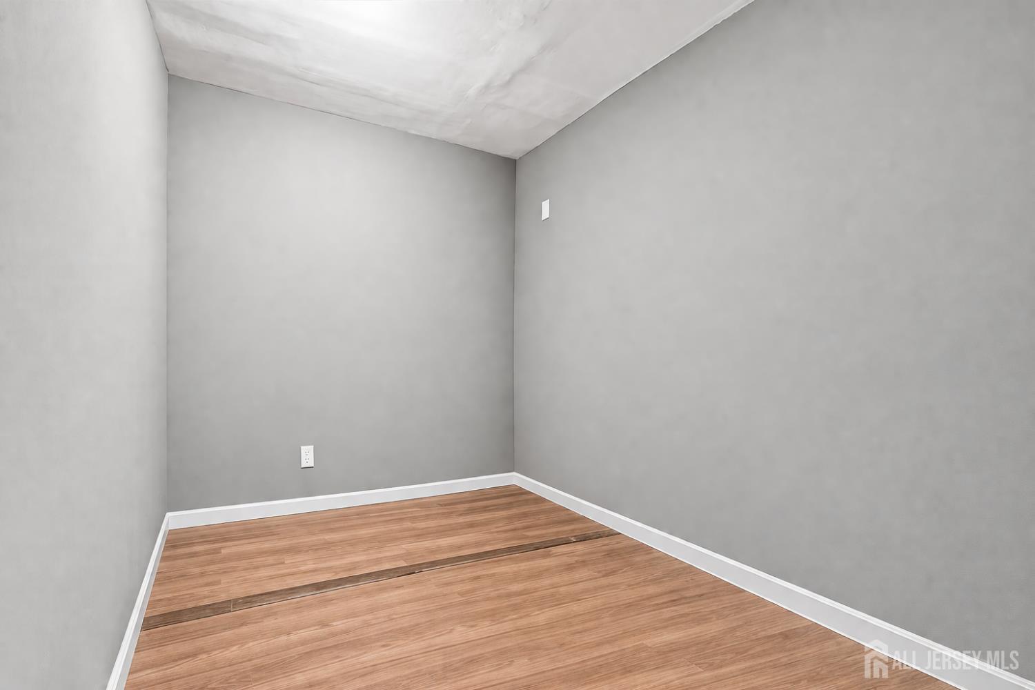 434 Lawrence Street, Unit 18 Perth Amboy, NJ 08861 - Photo 7 of 11
