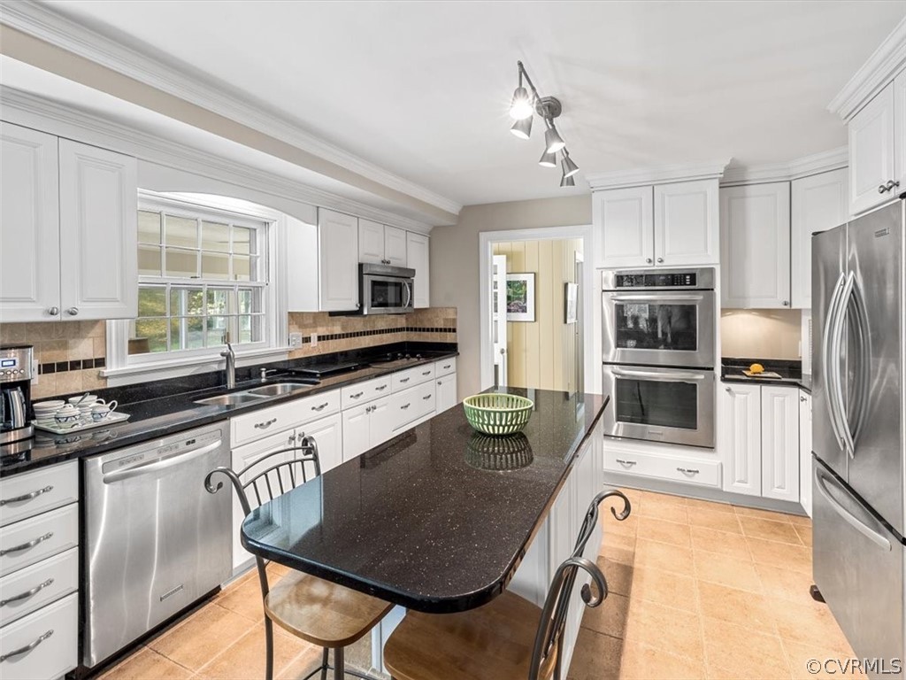 10511 Cherokee Road Richmond, VA 23235 - Photo 12 of 43 Center Island in Kitchen provides excellent task,