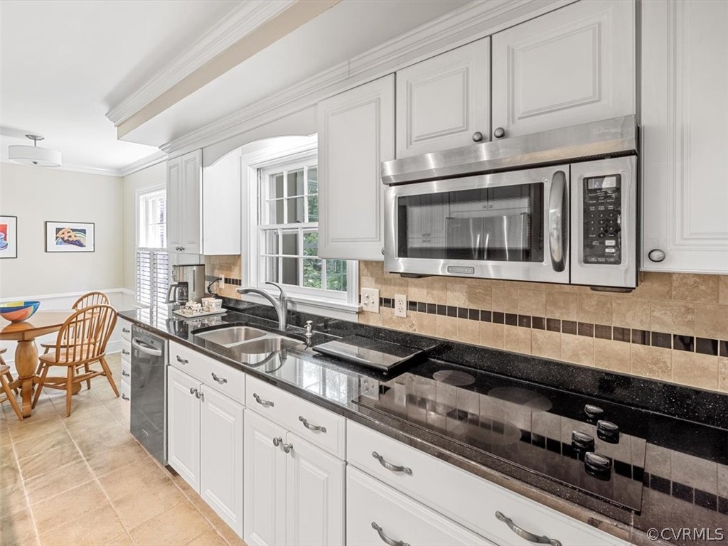 10511 Cherokee Road Richmond, VA 23235 - Photo 13 of 43 Beautiful stone tile backsplash; solid surface coo