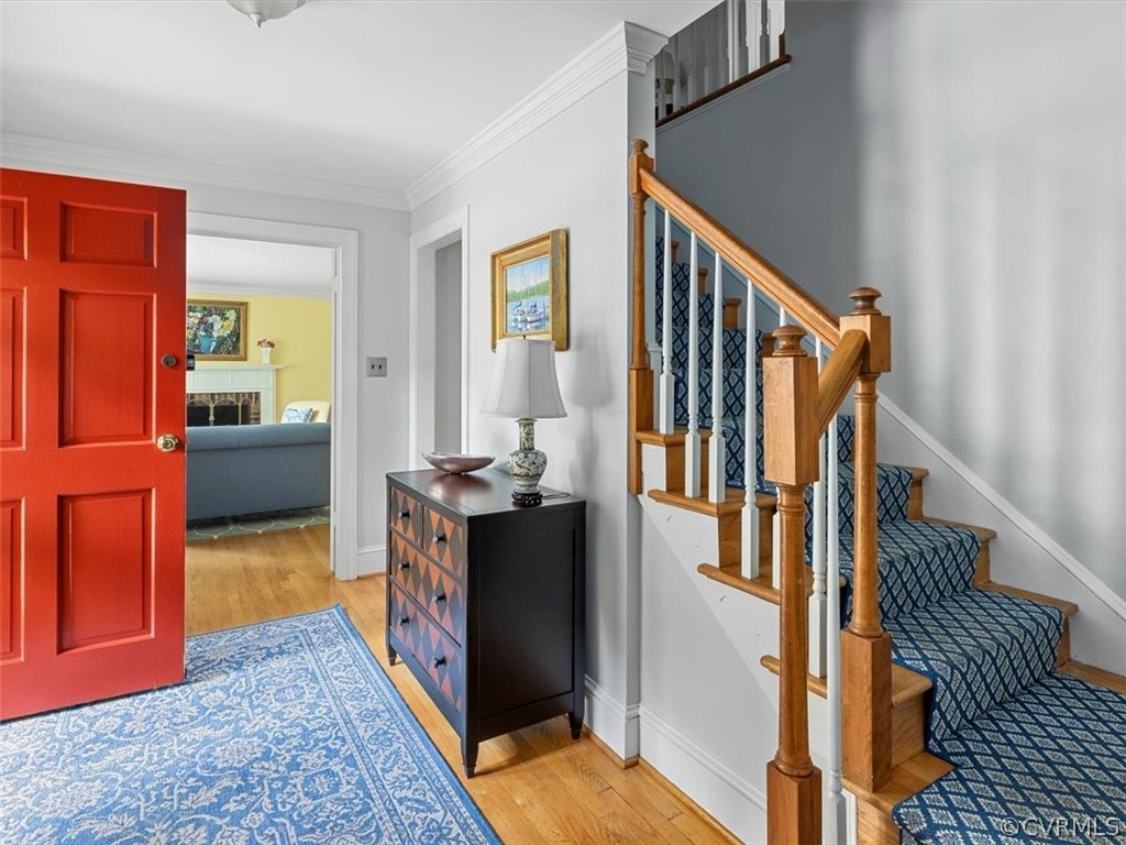 10511 Cherokee Road Richmond, VA 23235 - Photo 4 of 43 Bright Foyer always has natural light with front d