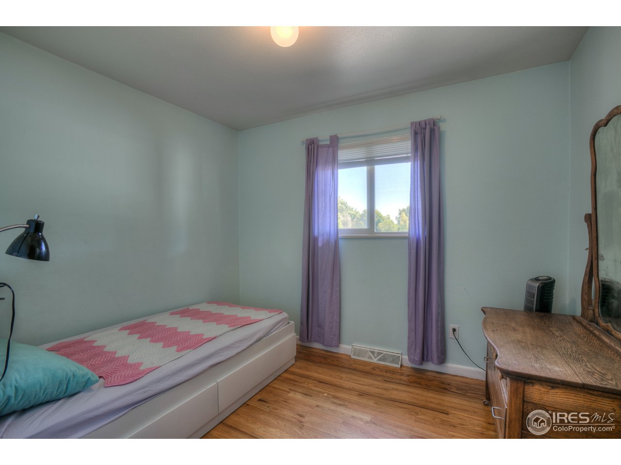 401 Lyons Street Fort Collins, CO 80521 - Photo 11 of 20 a bedroom with a bed and a table in it