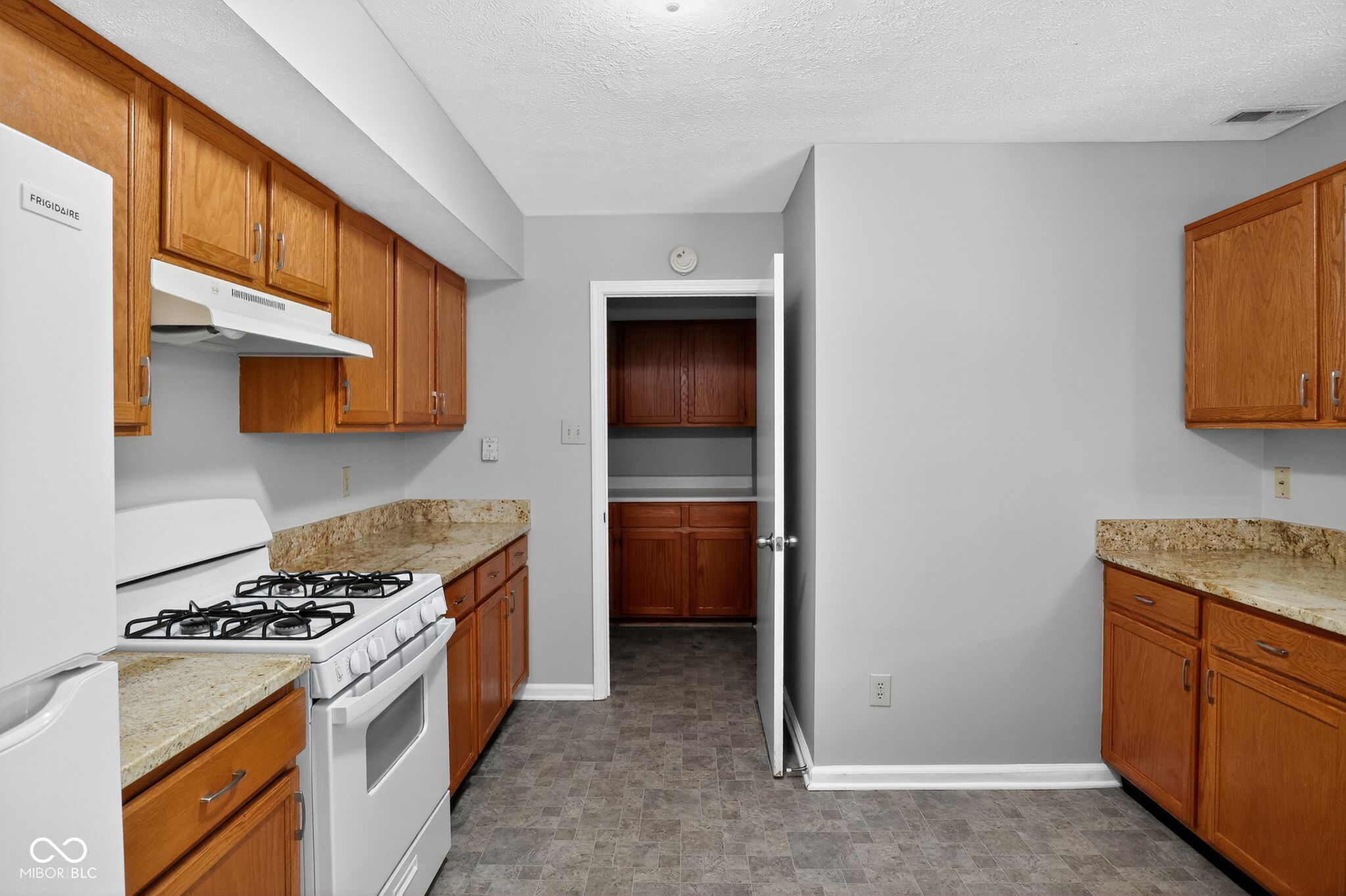 7506 Redcliff Road Indianapolis, IN 46256 - Photo 15 of 32