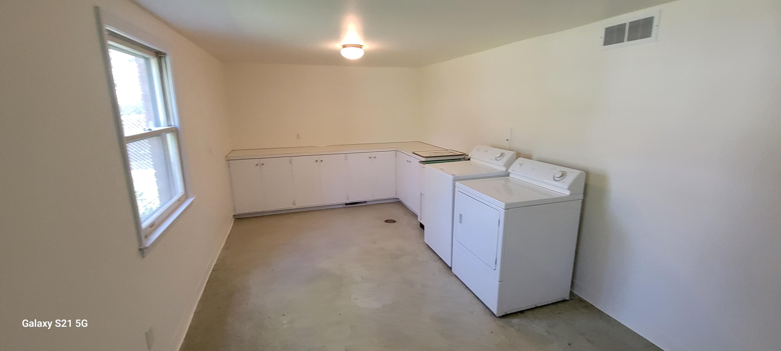 2625 Pine Ridge Road Kalamazoo, MI 49008 - Photo 34 of 36 Current Laundry or 4th BR