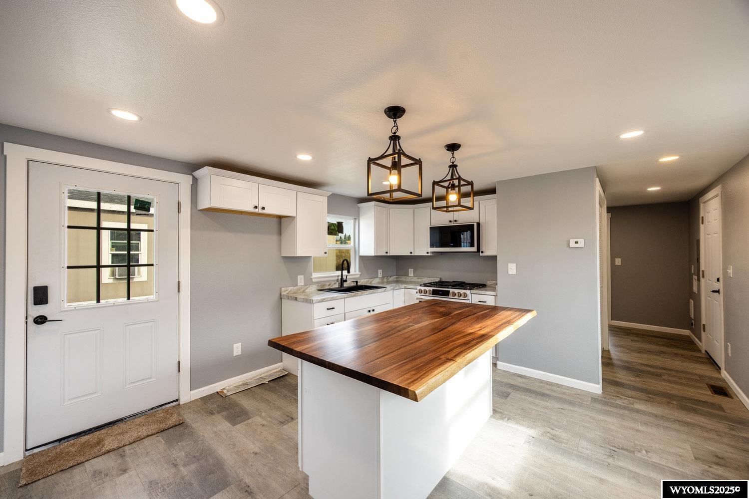 5901 Coffeen Avenue Sheridan, WY 82801 - Photo 3 of 28