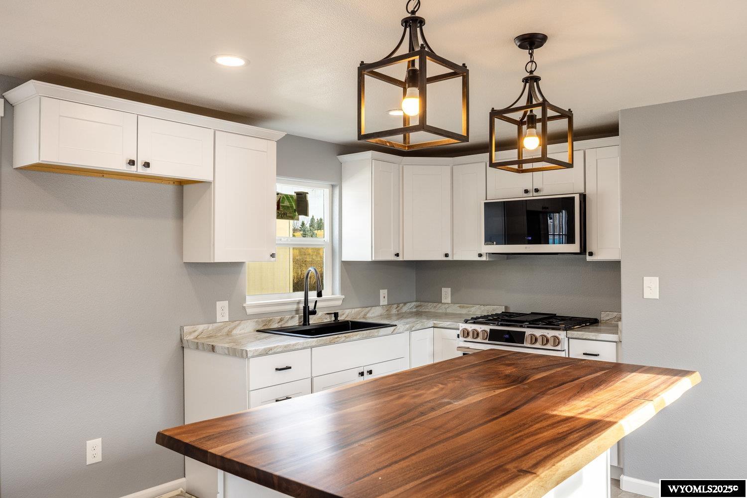 5901 Coffeen Avenue Sheridan, WY 82801 - Photo 4 of 28