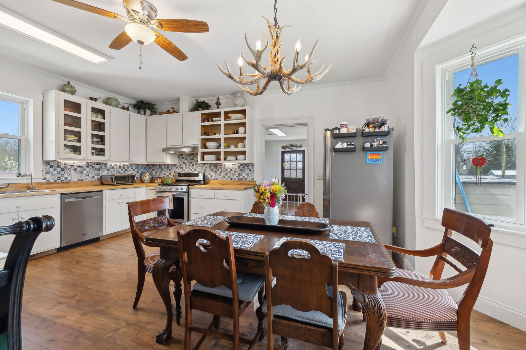 20 Bledsoe Borough Lane Riddleton, TN 37151 - Photo 21 of 72 a dining room with furniture and window