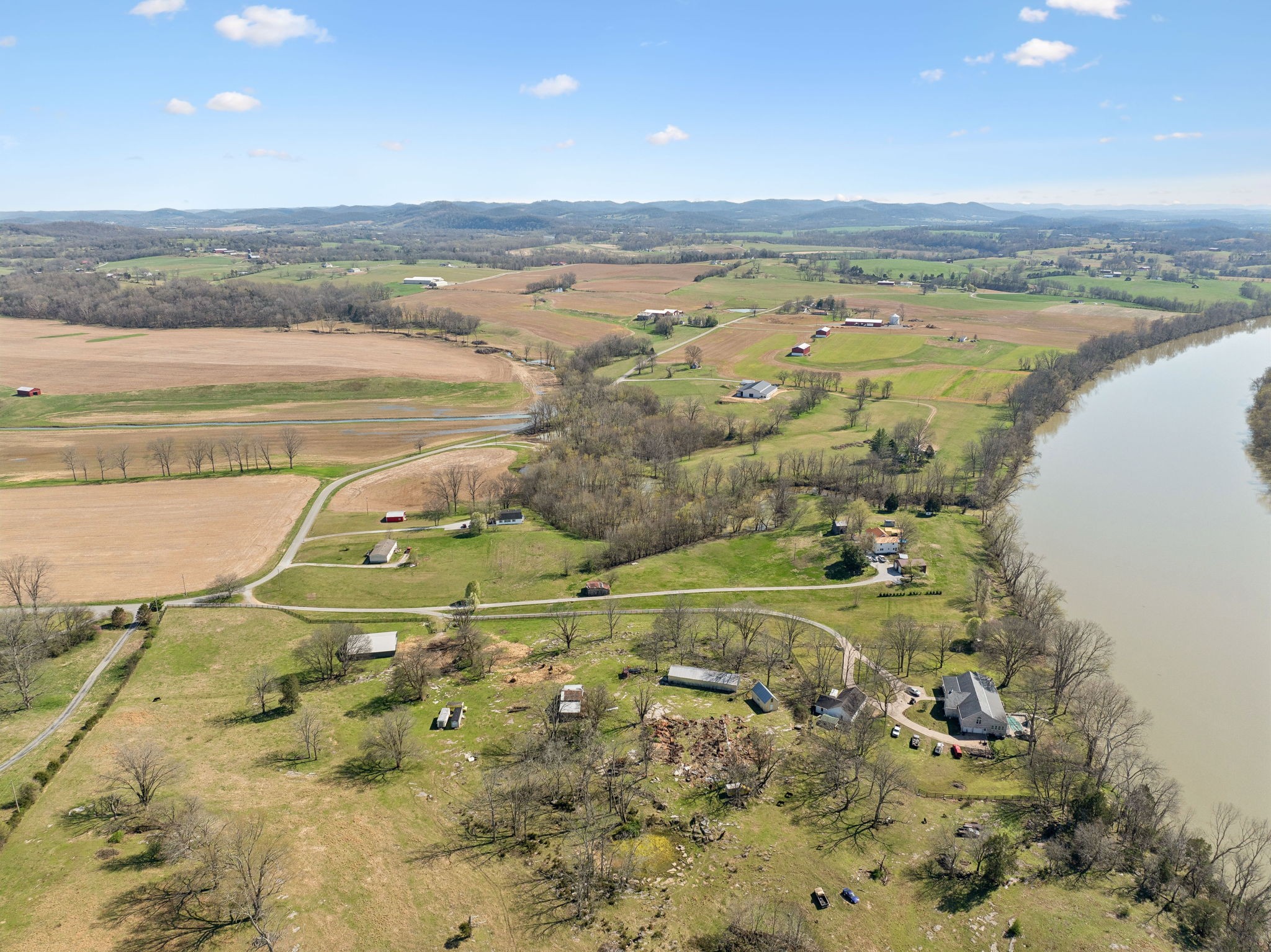 20 Bledsoe Borough Lane Riddleton, TN 37151 - Photo 70 of 72 a view of an ocean and beach