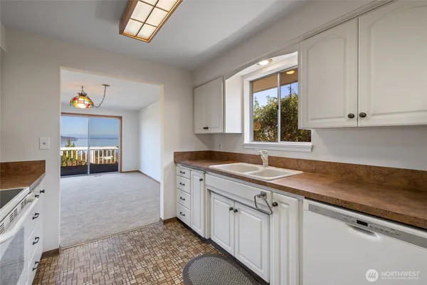 $699,000 | 1411 Nisqually Street, Steilacoom, WA 98388