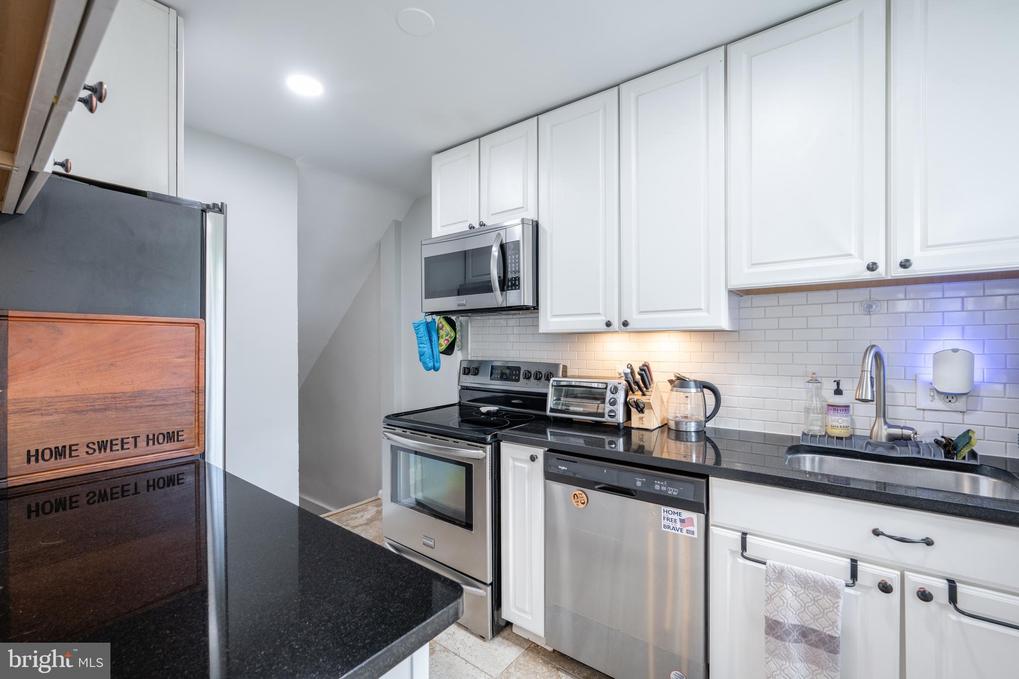 4205 32nd Road South Arlington, VA 22206 - Photo 14 of 40 RECESSED LIGHTING WITH DIMMER