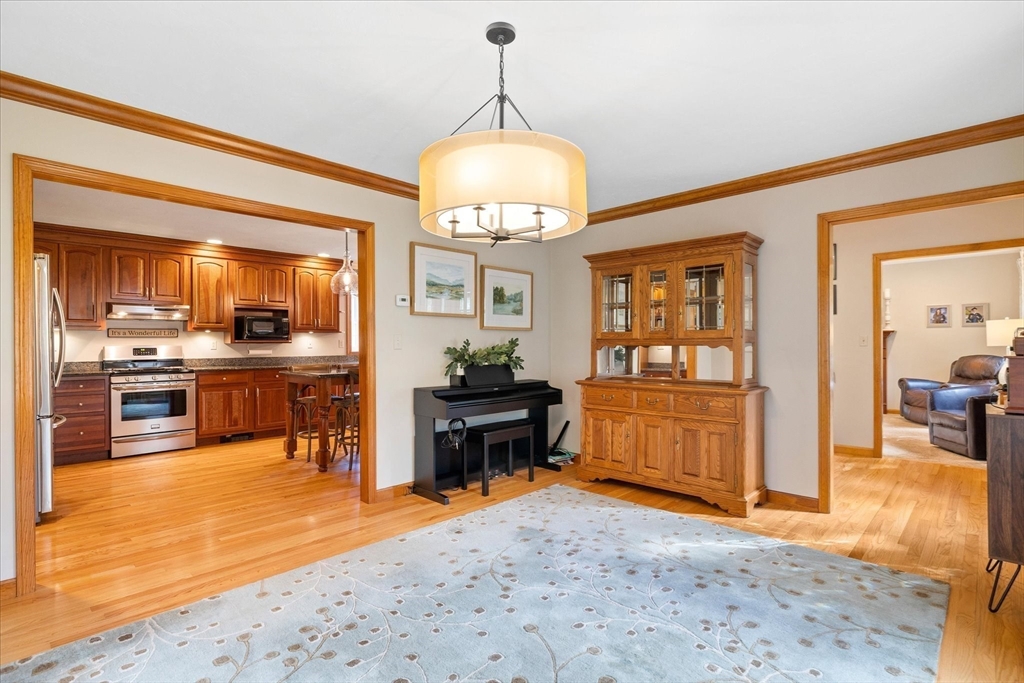 33 Glendale Road Sturbridge, MA 01518 - Photo 11 of 27 a view of a living room and kitchen