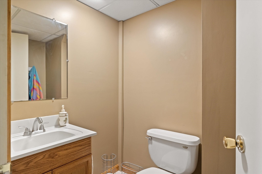 33 Glendale Road Sturbridge, MA 01518 - Photo 24 of 27 a bathroom with a toilet sink and mirror