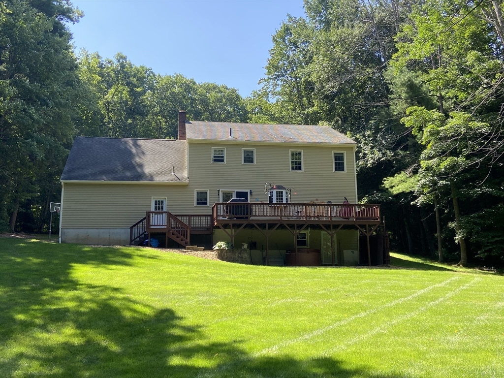 33 Glendale Road Sturbridge, MA 01518 - Photo 3 of 27 a view of a house with a yard