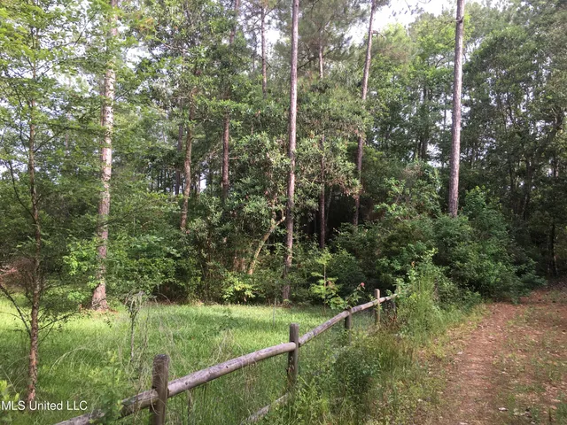 $1,550 | 6601 Woodlake Lane, Ocean Springs, MS 39564