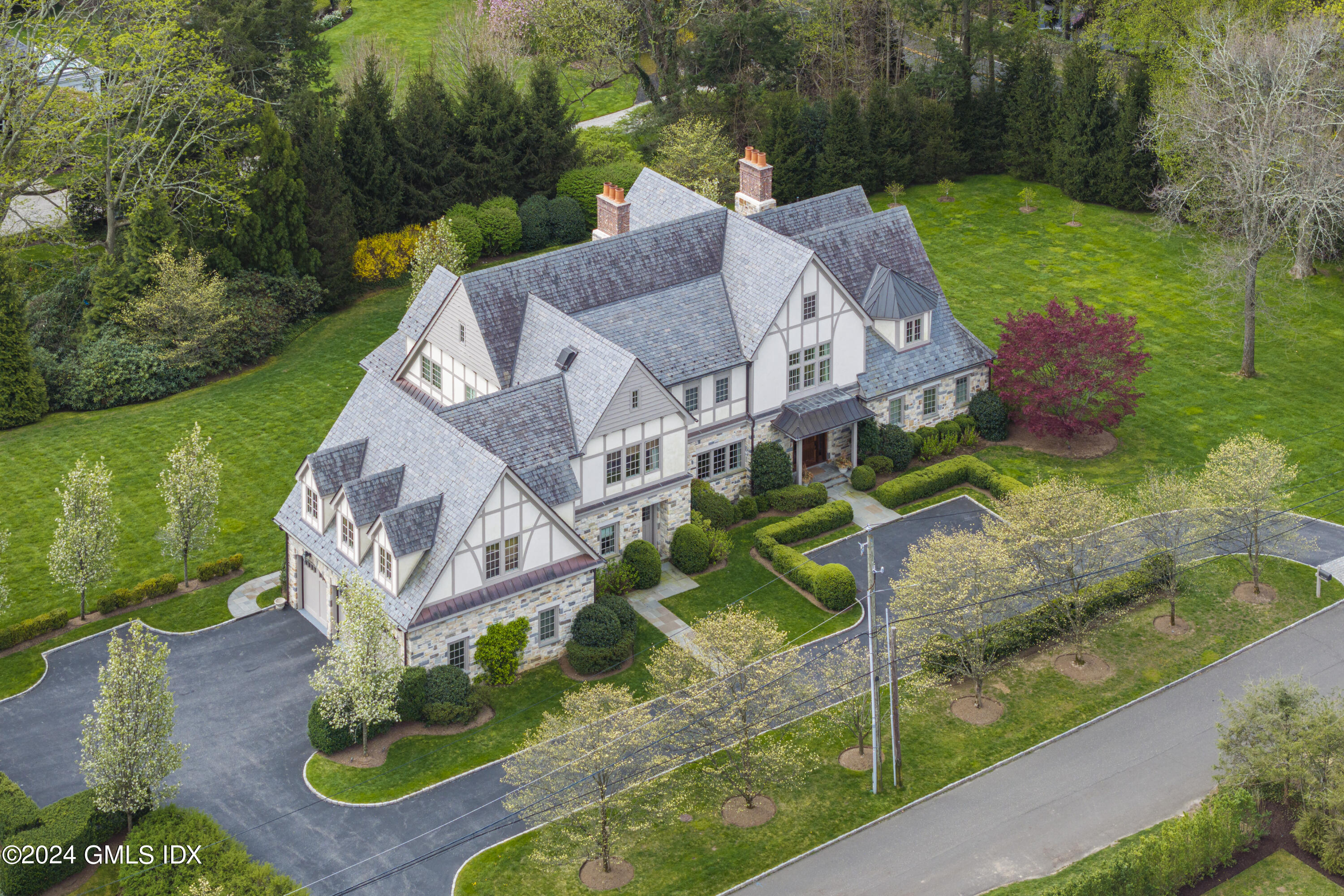 1 Deer Lane Greenwich, CT 06830 - Photo 2 of 48 3 car garage