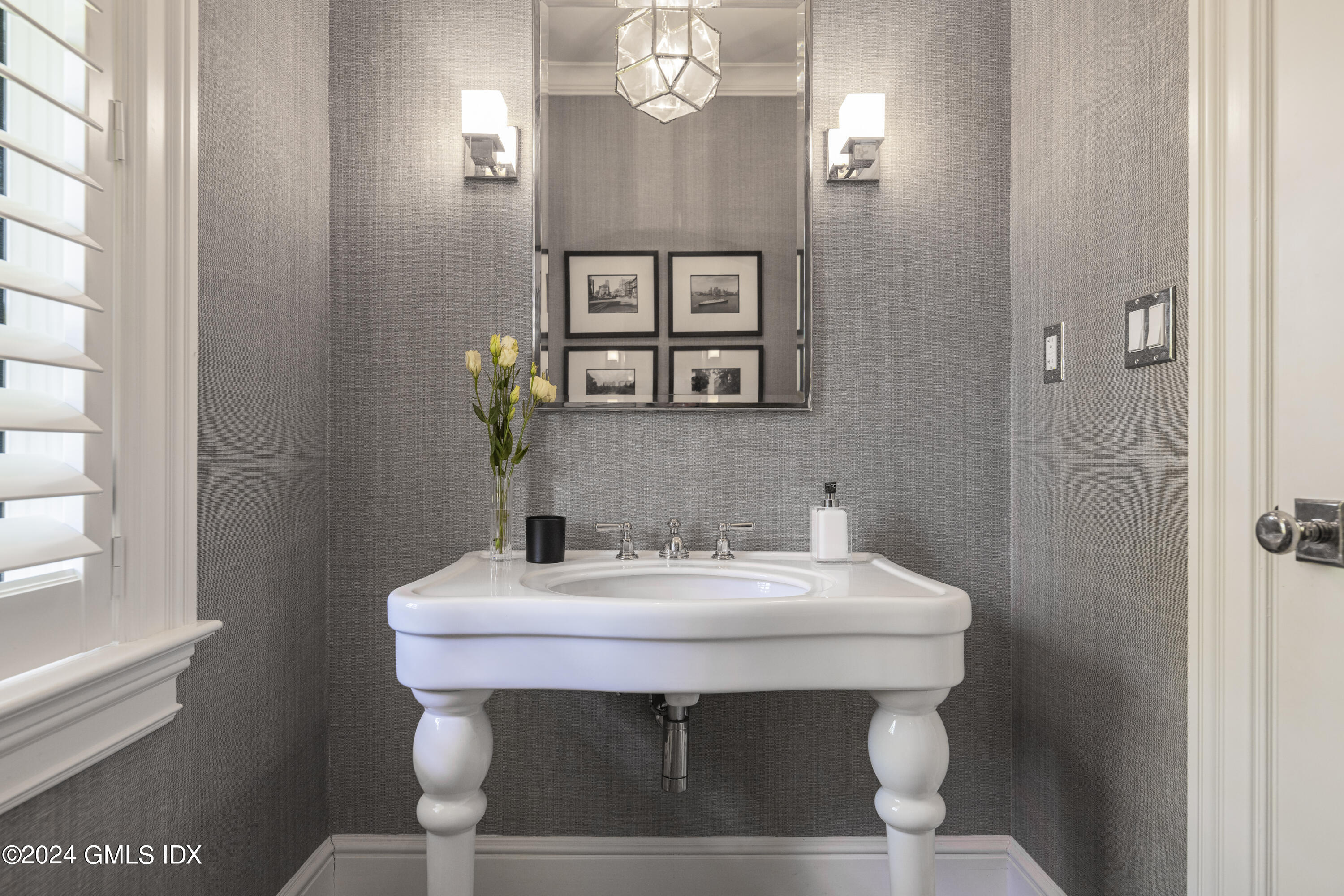 1 Deer Lane Greenwich, CT 06830 - Photo 25 of 48 Powder Room