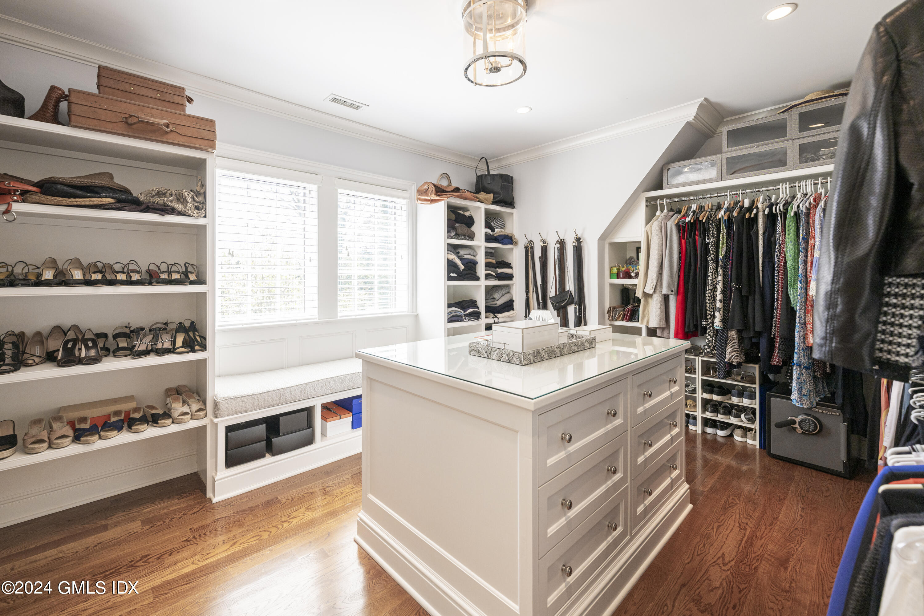 1 Deer Lane Greenwich, CT 06830 - Photo 35 of 48 Primary