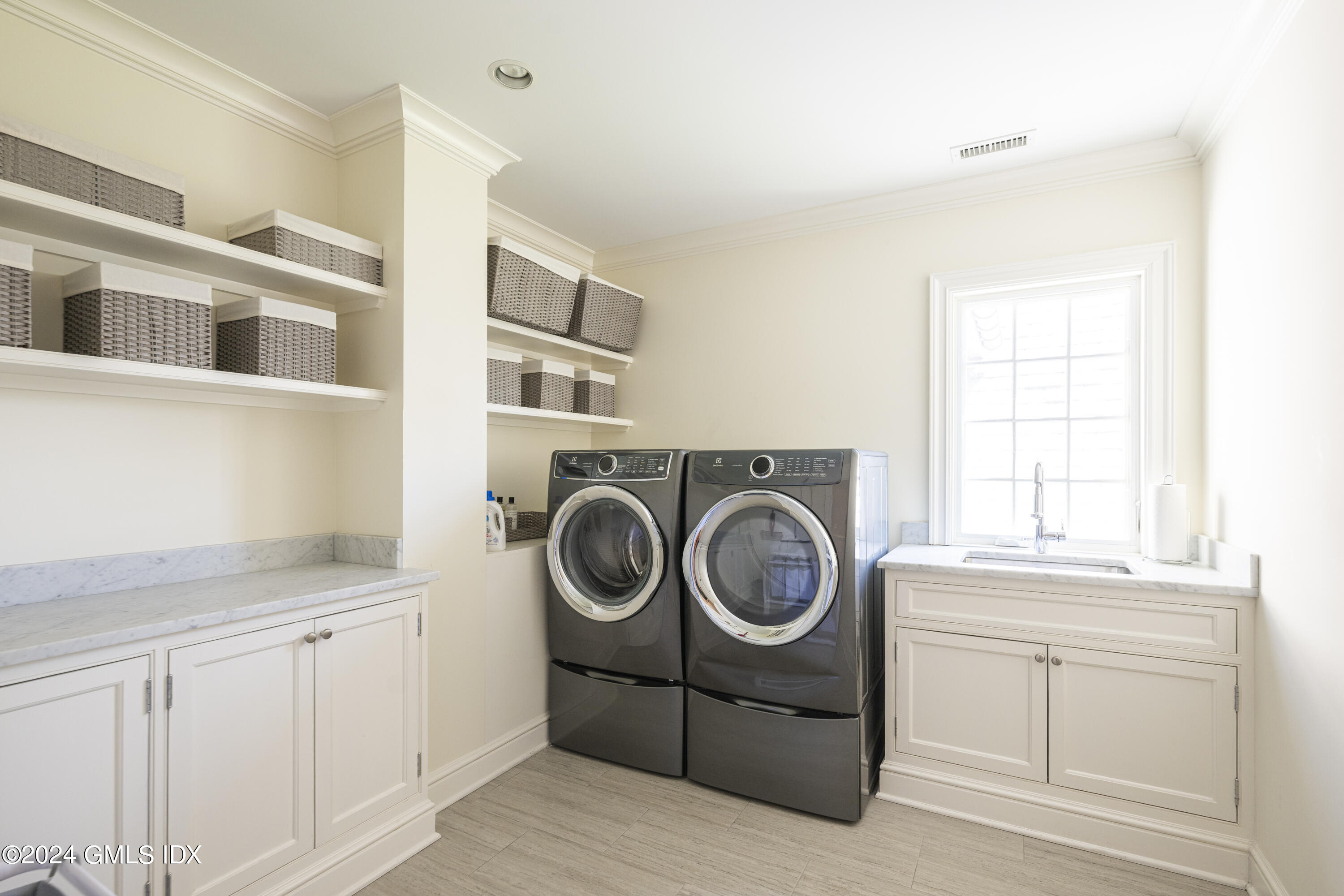 1 Deer Lane Greenwich, CT 06830 - Photo 38 of 48 2nd floor laundry