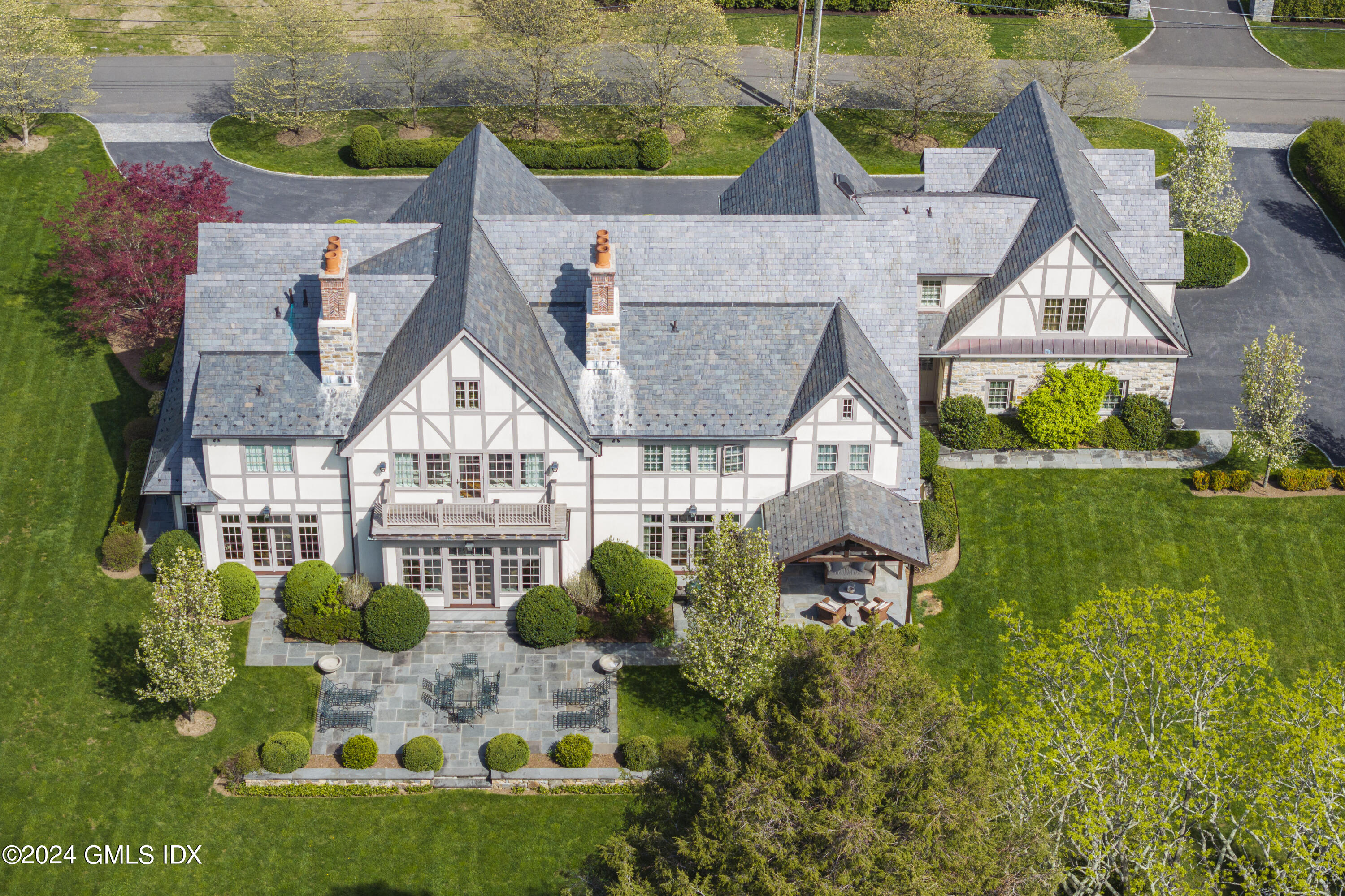 1 Deer Lane Greenwich, CT 06830 - Photo 45 of 48 Back of house