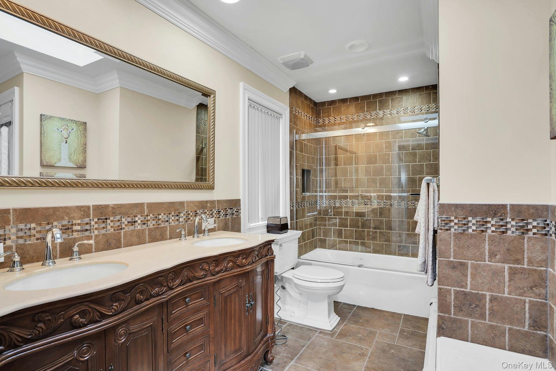 10 Beech Road Islip, NY 11751 - Photo 34 of 49 Jack and Jill Bathroom.
