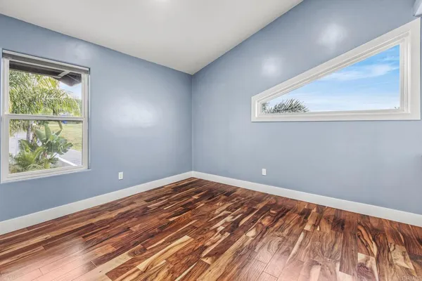 a view of empty room with window