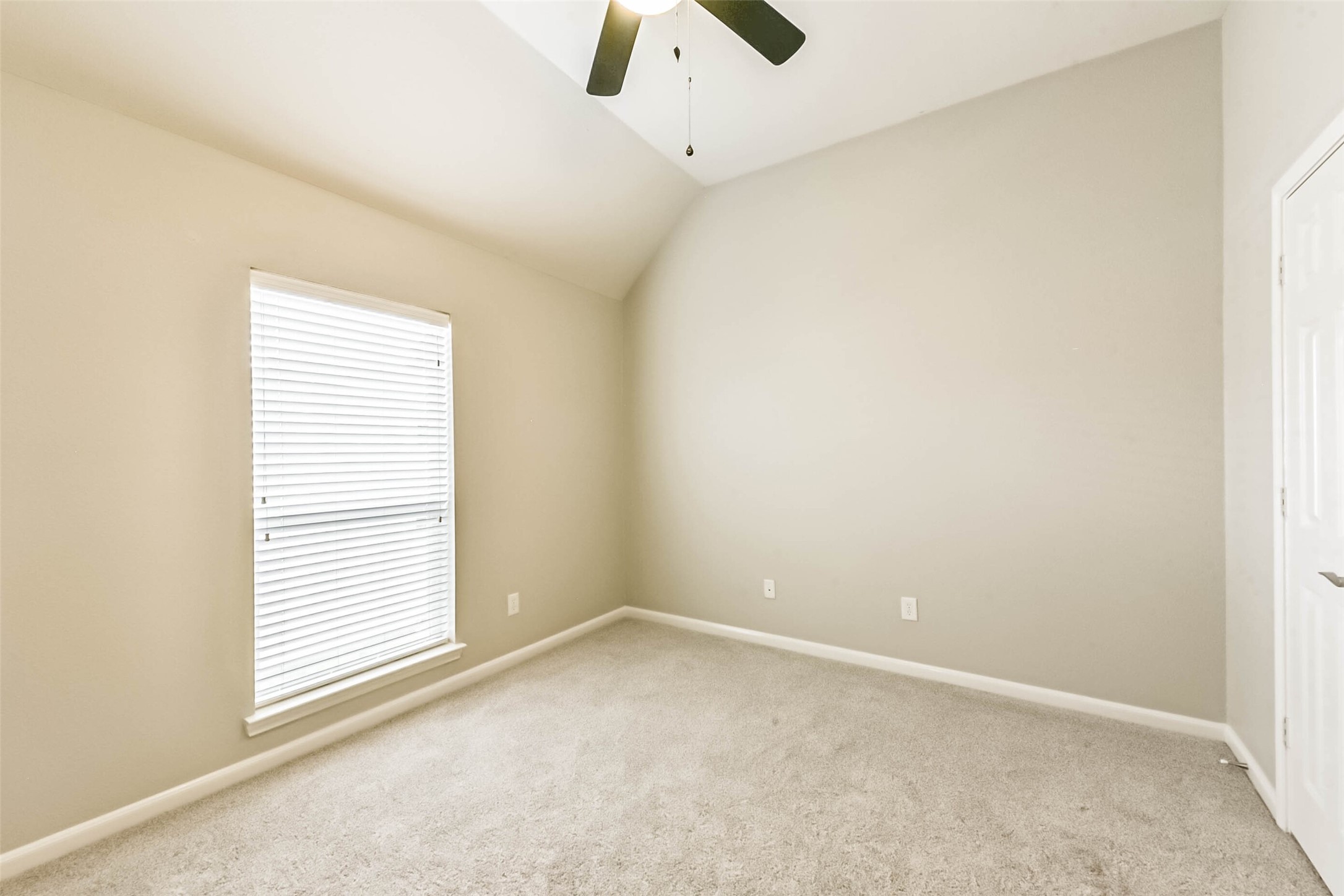 15910 Chart House Court Houston, TX 77044 - Photo 37 of 45 an empty room with a window and a ceiling fan