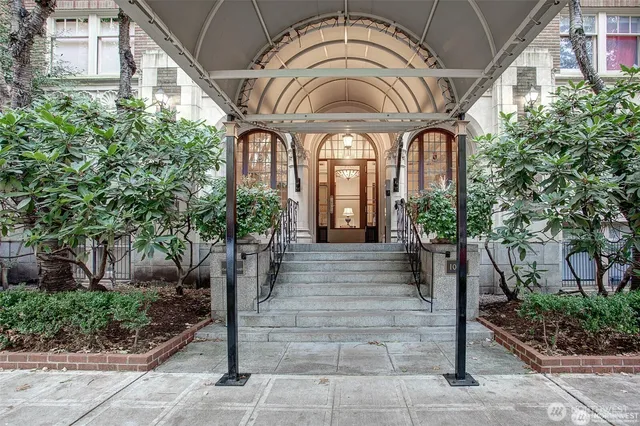 $1,250 | 1017 Minor Avenue, Unit 201, Seattle, WA 98104