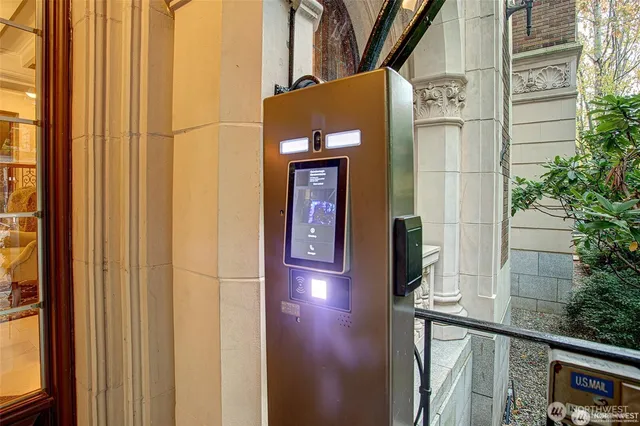 $1,250 | 1017 Minor Avenue, Unit 201, Seattle, WA 98104