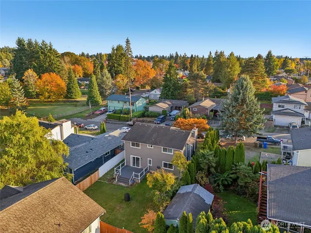 a picture of a wall with a white and white wall