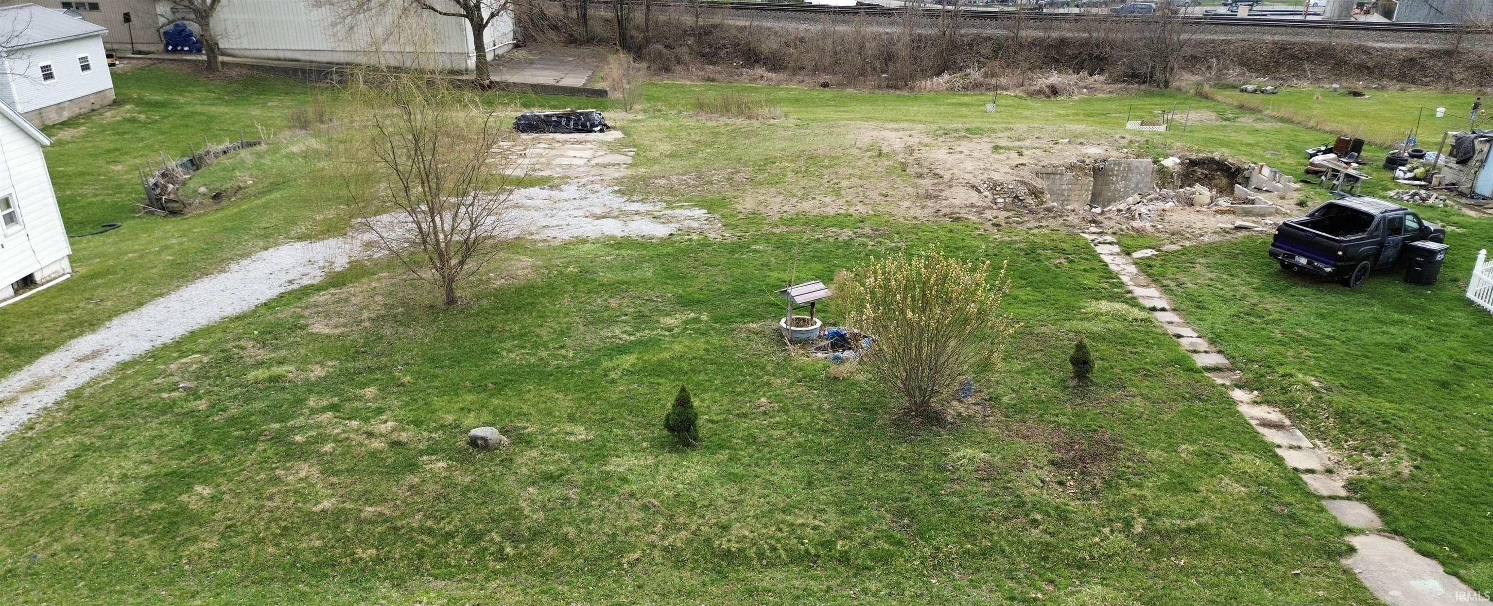 307 Mercer Street Ligonier, IN 46767 - Photo 2 of 8