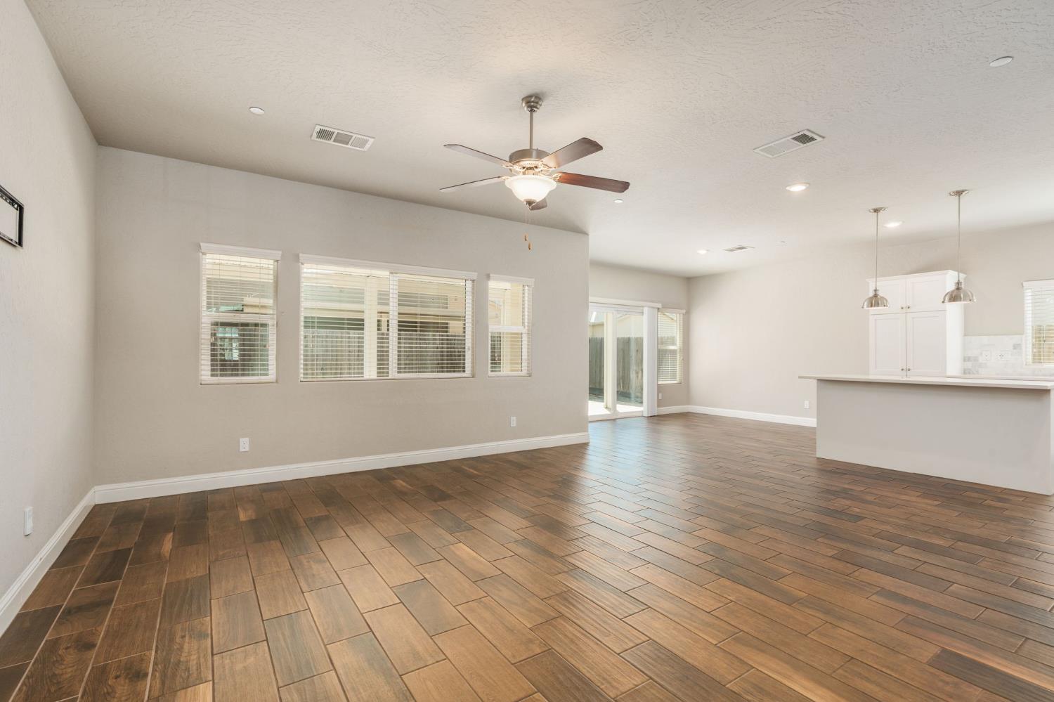 4172 Rialto Avenue Clovis, CA 93619 - Photo 6 of 41