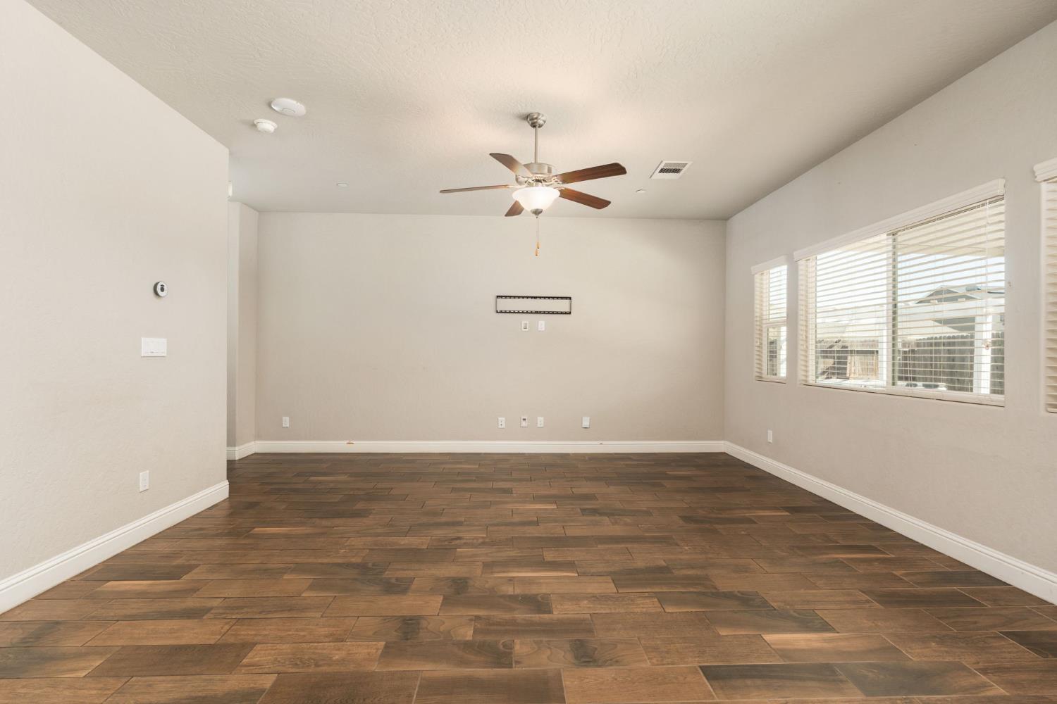 4172 Rialto Avenue Clovis, CA 93619 - Photo 8 of 41