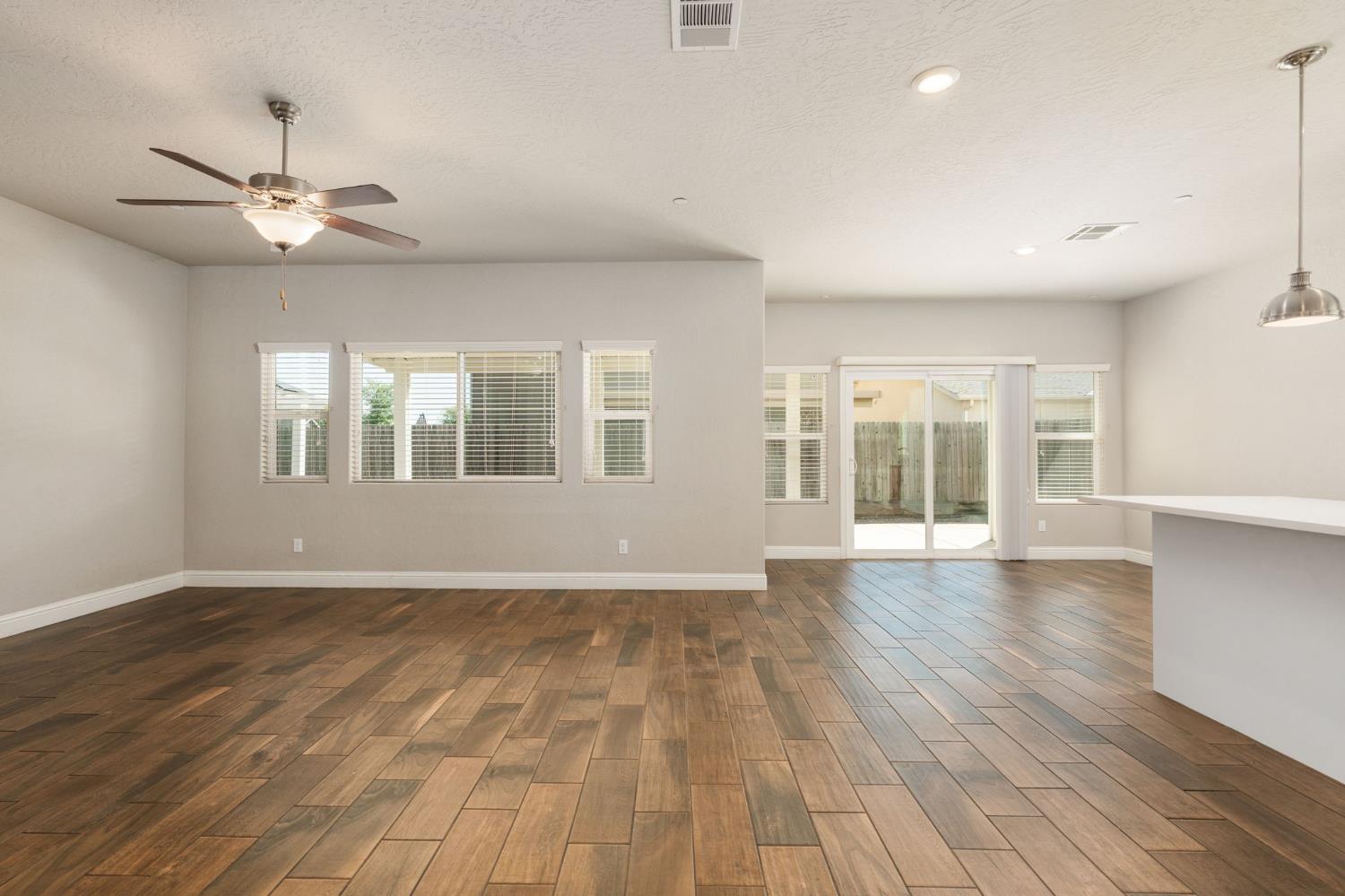 4172 Rialto Avenue Clovis, CA 93619 - Photo 9 of 41