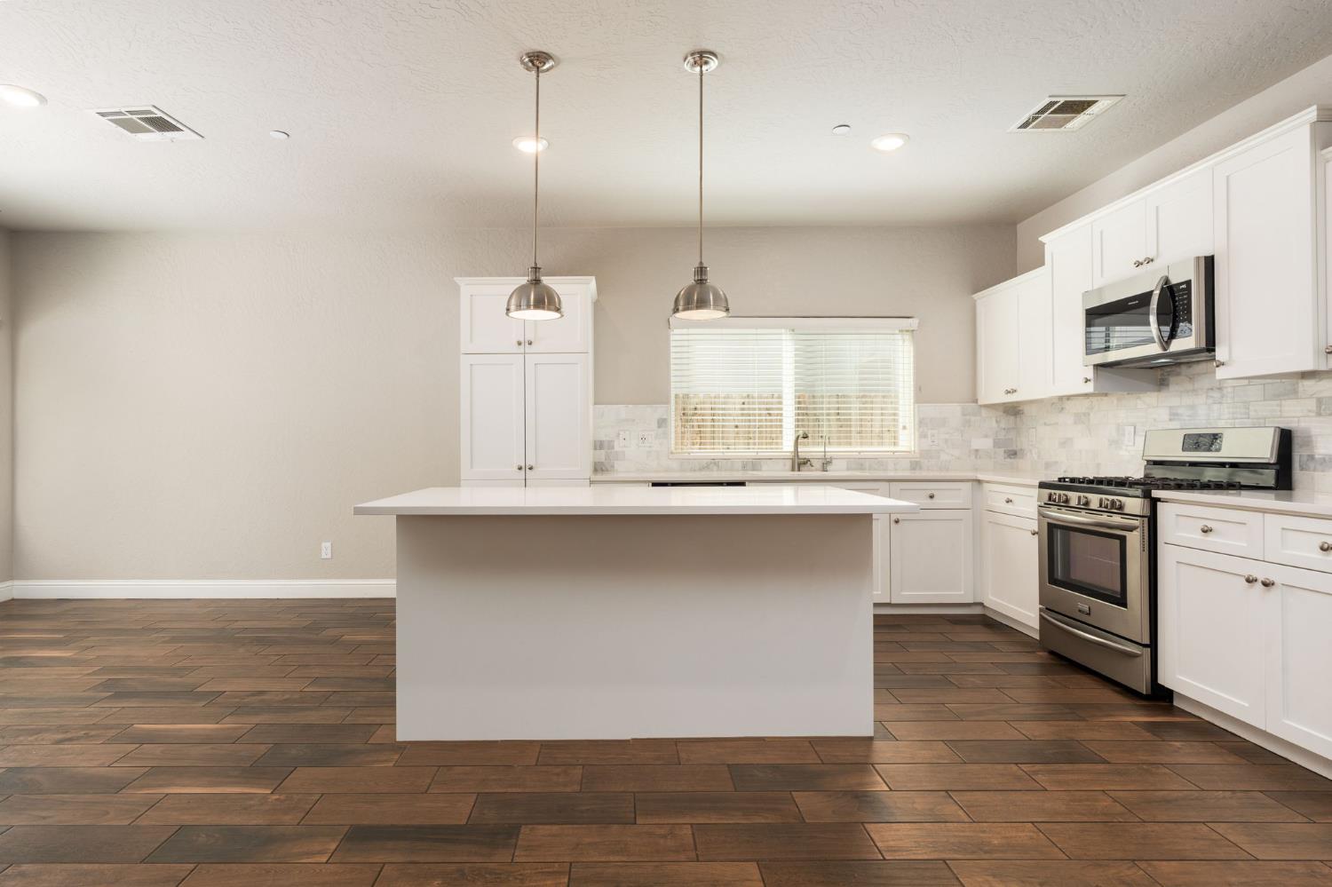 4172 Rialto Avenue Clovis, CA 93619 - Photo 10 of 41