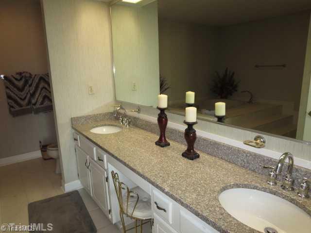 8336 Center Grove Church Road Clemmons, NC 27012 - Photo 9 of 16 Master Bath/Spa.