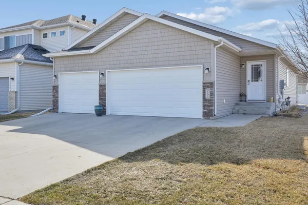 $350,000 | 5594 Justice Drive South, Fargo, ND 58104