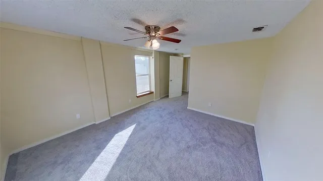 a view of empty room with window