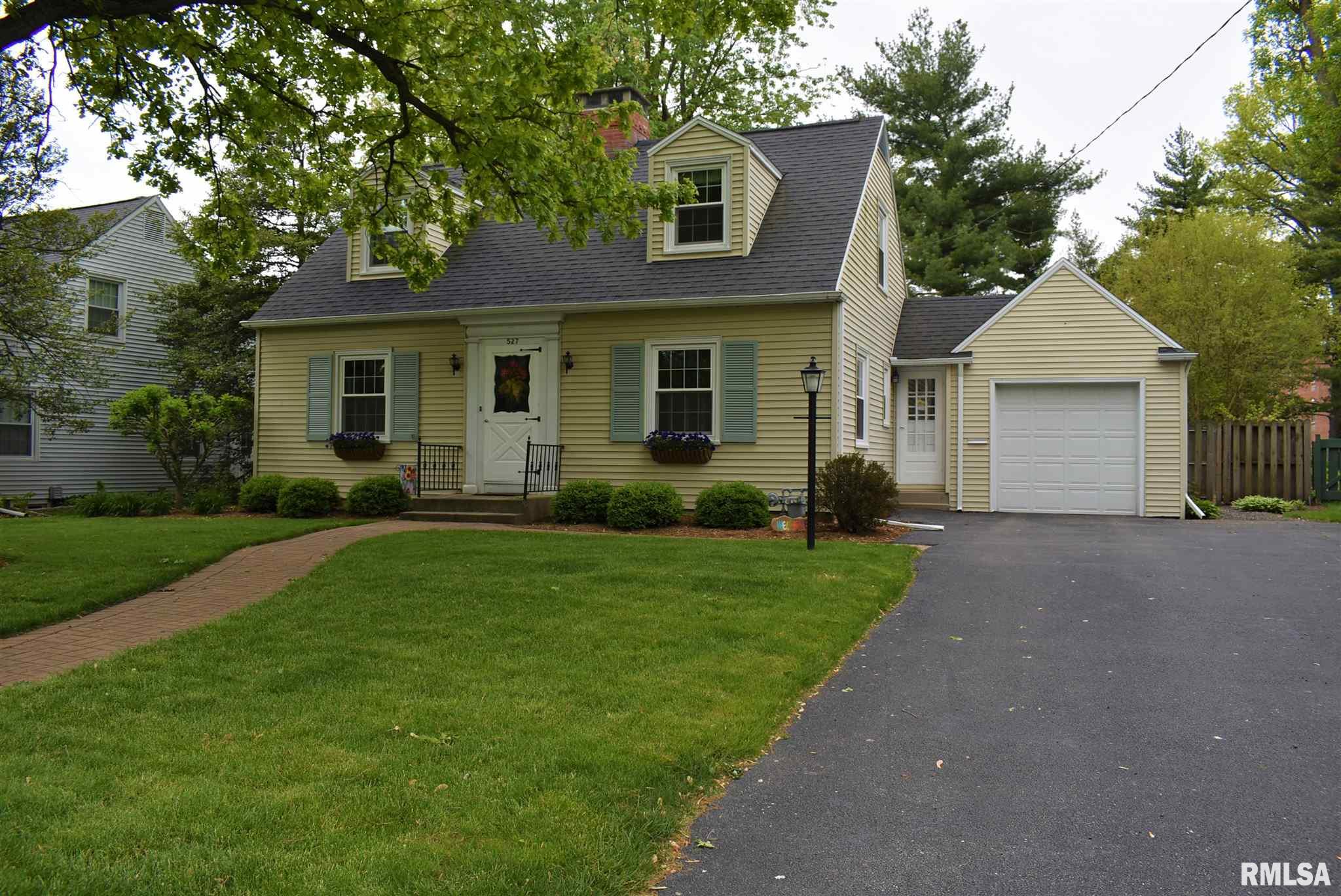 527 Rosedale Boulevard Jacksonville, IL 62650 - Photo 2 of 26 Gallery Image 2