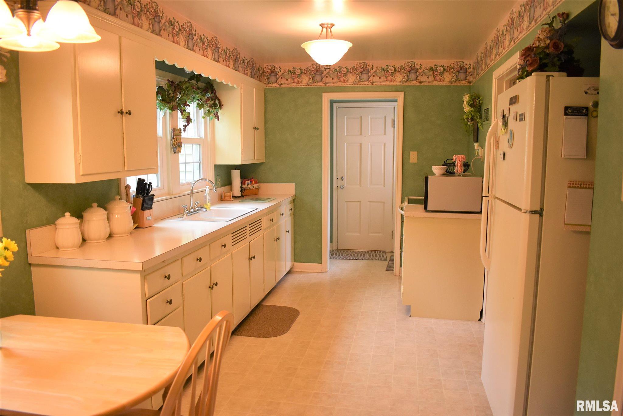 527 Rosedale Boulevard Jacksonville, IL 62650 - Photo 9 of 26 Gallery Image 9