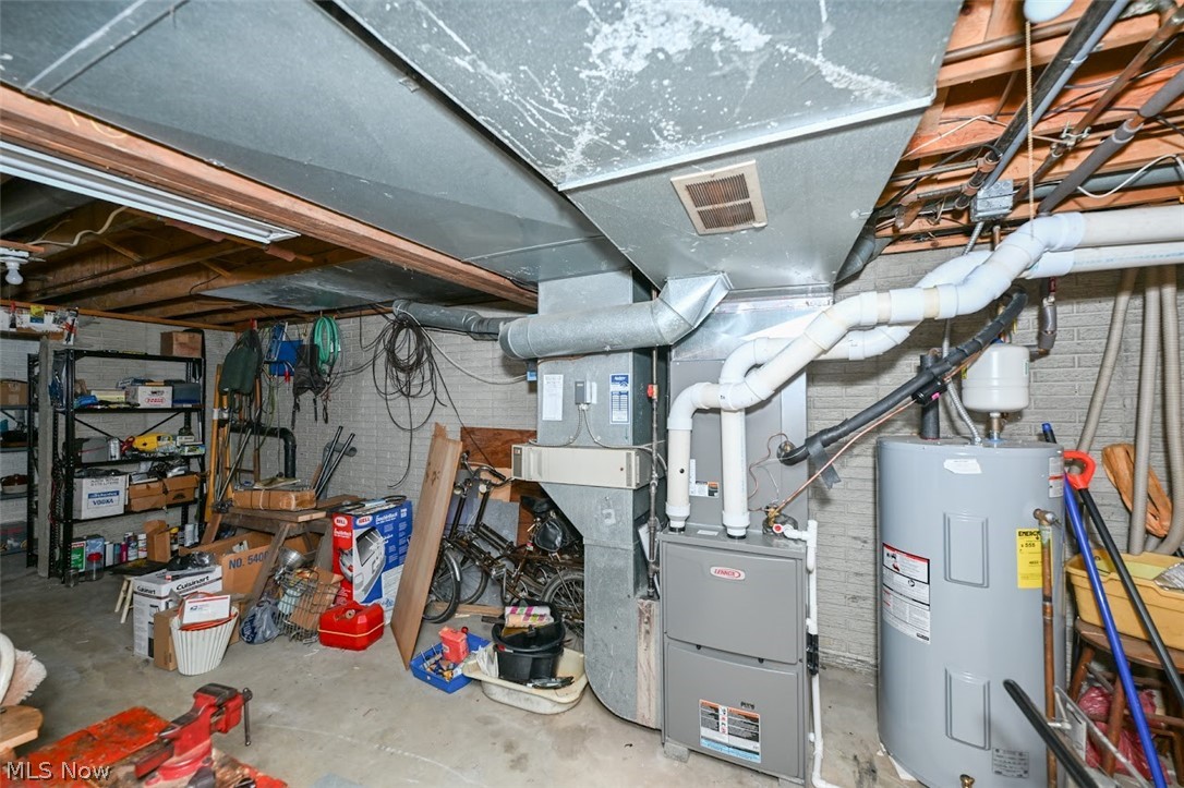 758 Inverness Road Akron, OH 44313 - Photo 43 of 46 Utility room with water heater