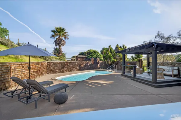 $2,400,000 | 20 Archibald Lane, Novato, CA 94945