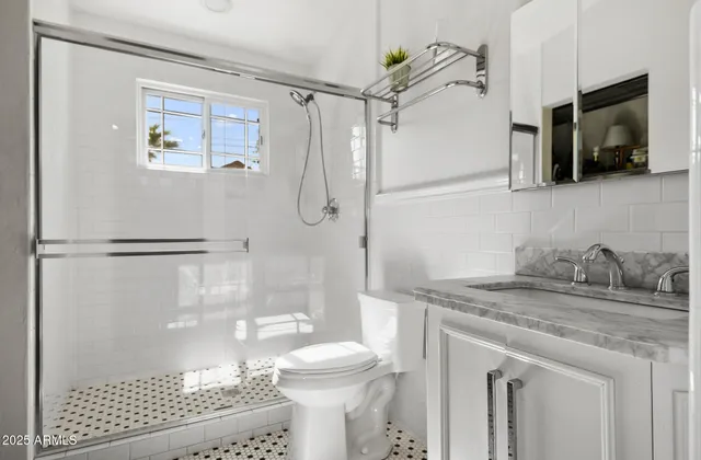 a view of a back yard