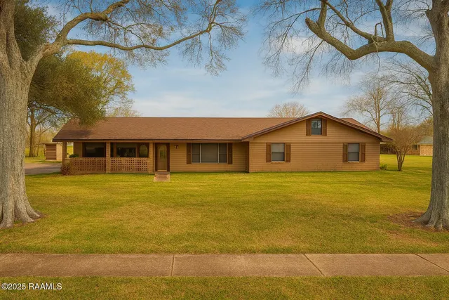 $1,000 | 2114 South Ave F, Crowley, LA 70526