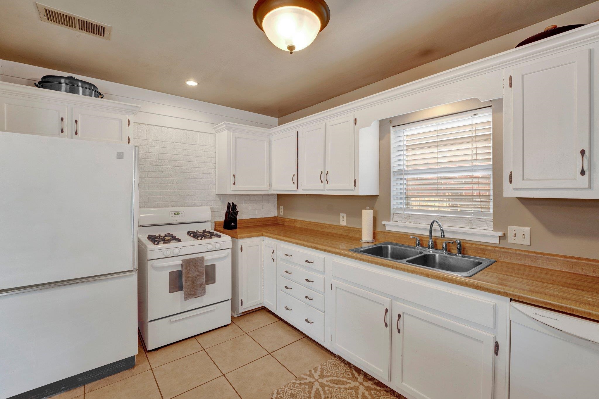 4891 Flamingo Road Memphis, TN 38117 - Photo 16 of 34 a kitchen with white cabinets and white appliances