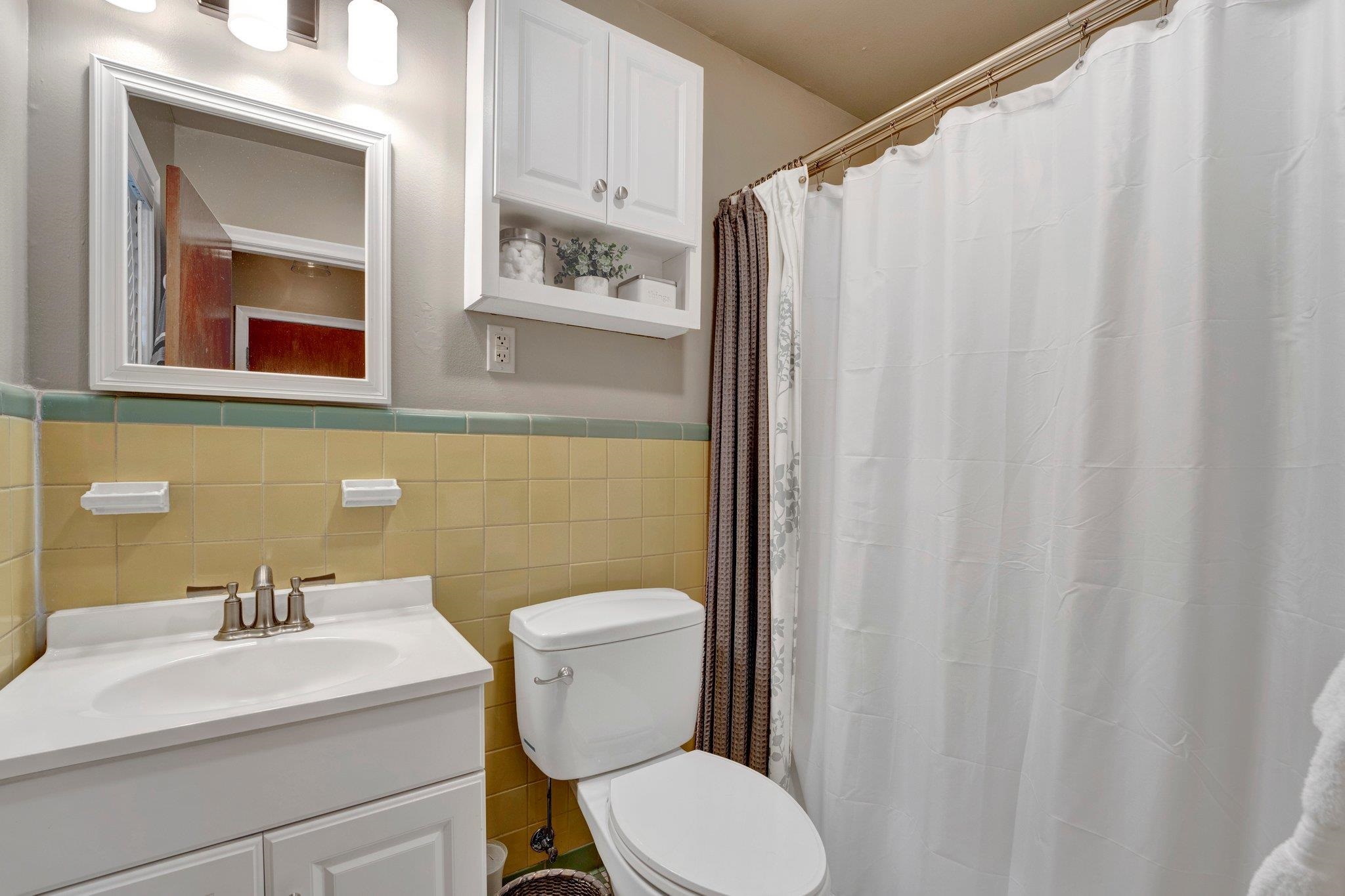 4891 Flamingo Road Memphis, TN 38117 - Photo 25 of 34 a bathroom with a toilet sink and mirror
