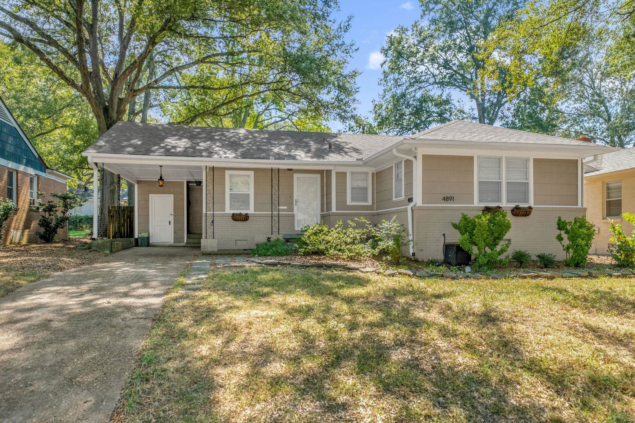 4891 Flamingo Road Memphis, TN 38117 - Photo 3 of 34 a front view of a house with a garden