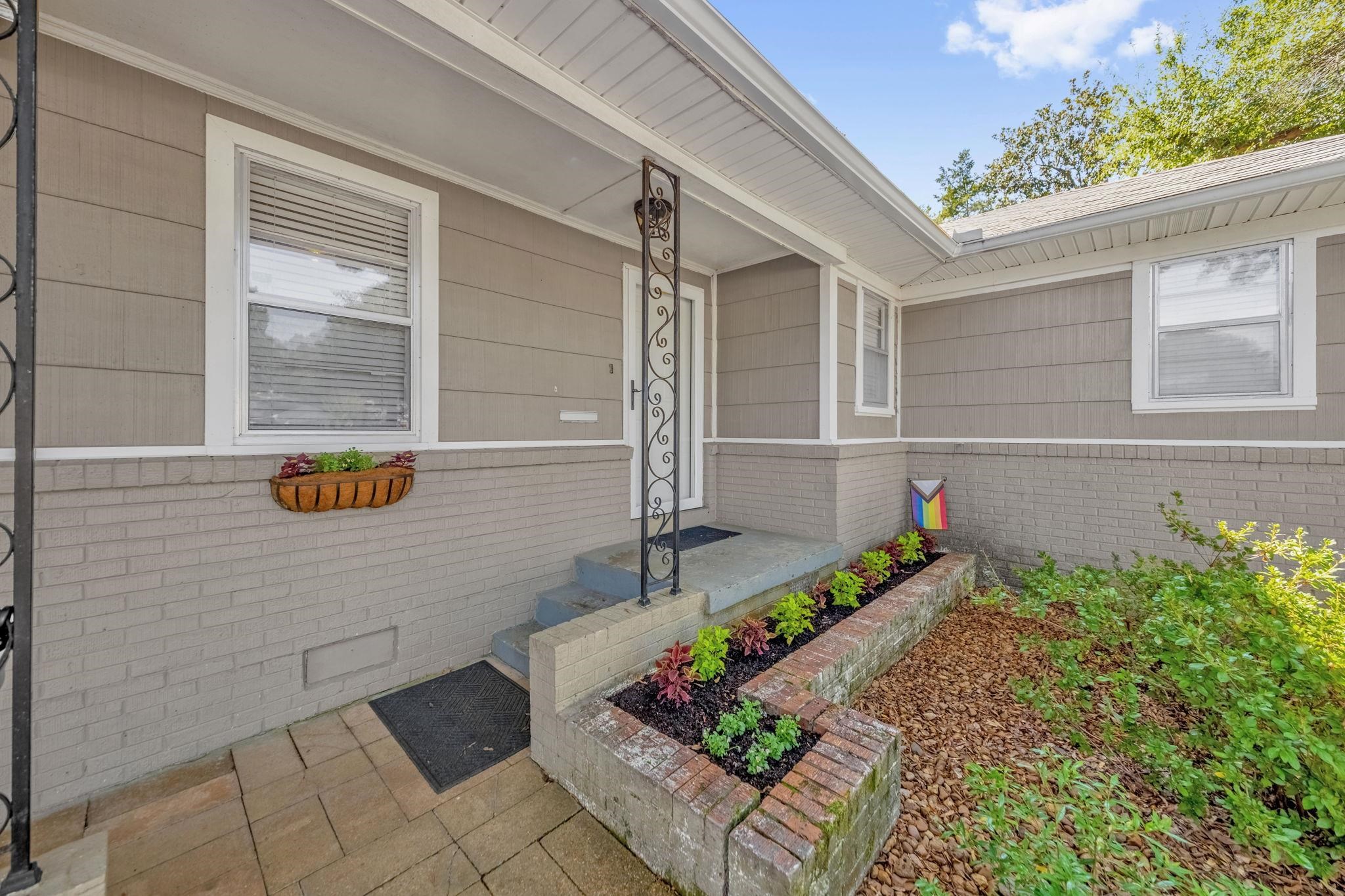 4891 Flamingo Road Memphis, TN 38117 - Photo 7 of 34 a front view of a house